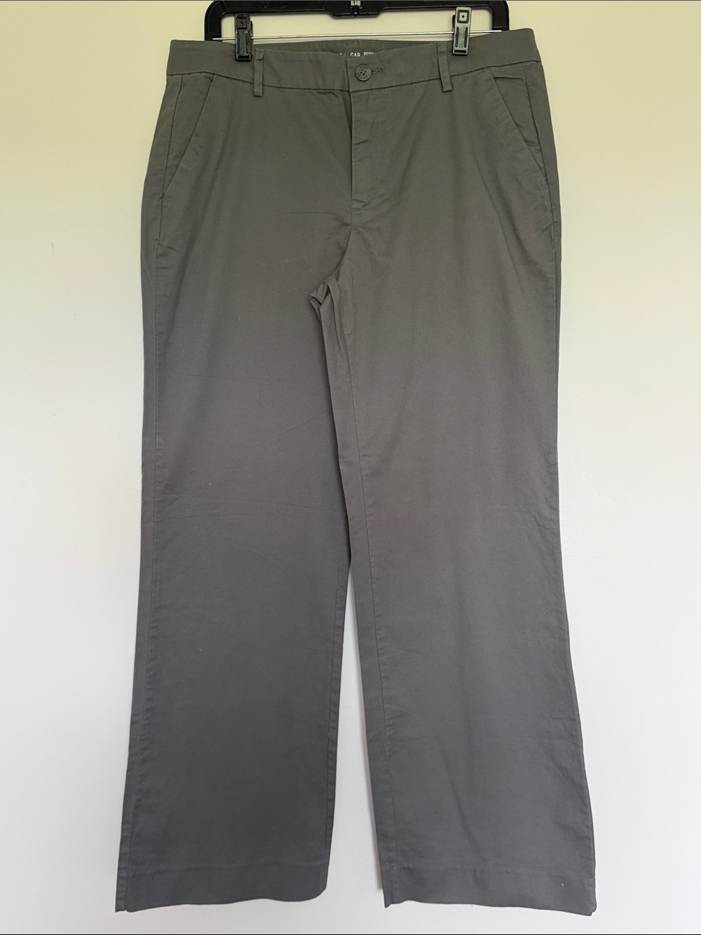 Khakis by Gap Perfect Khaki Men’s Straight Leg Chino Pants Gray 10R 32”